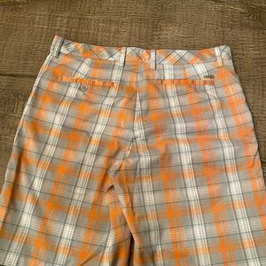 Like new Greg Norman men’s golf shorts 34” waist